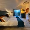 la chambre d hotes de marie indépendante et sa terrasse avec vue panoramique proche alpes mancelles