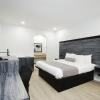 Sapphire Inn & Suites