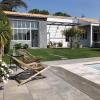 Maison M, chambre privée accès jardin piscine et jacuzzi près de La Rochelle