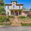 Island Charm1908 classic in the heart of downtown