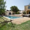 Mas de village avec piscine et grand jardin clôturé