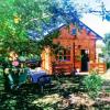 Agréable chalet en bois et son extérieur