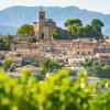 House in idyllic village between vineyards and sea