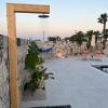 Cora May Central Villa with private pool 200m to the beach