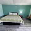 LAMPLIGHTER INN