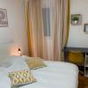 Chambre Privée Face arrêt de Tram proche métro 5 Pablo Picasso, Chambres individuelles , La cuisine , le WC et la salle de bain sont en commun