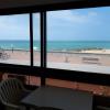 FACE à LA PLAGE CENTRALE POUR CET AGRÉABLE T2