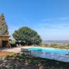 Maison pleine de charme avec piscine et jardin