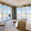 Crescent West, Palm Jumeirah, Dubai, United Arab Emirates.