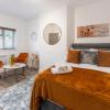 Beautiful-Cosy-King sized bed Flat 3 min walk to Tube Station