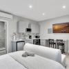 Studio Right off Las Olas - Steps to FTL Beach 2C