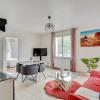 Chic apart with parking and balcony near Paris