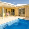 Belmont Beauty - Relaxing Poolside Stay for Families