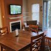 1821 Robson St, Vancouver, BC V6G 3E4, Canada.