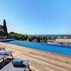 Appartement de 4 chambres avec vue sur la mer piscine privee et jardin clos a Carqueiranne a 1 km de la plage