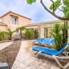 Charming house with covered swimming pool and garden