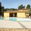 Très belle Bastide provençale avec Piscine pour 10 Personnes