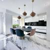 Modern 3 bedroom flat with balcony