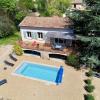 Maison avec piscine chauffée, centre village