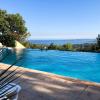 appartement vue sur la mer avec piscine