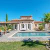 Villa avec piscine au pied du Luberon
