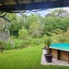 villa bois sur pilotis avec vue sur forêt