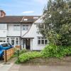 A charming 6-bed house with superb transport links