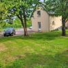 L établissement Gold Beach propose 1 hébergement , Maison 80m2 avec terrain 500m2, PARKING PRIVE à 4 min du port artificiel d ARROMANCHES, SERVICES Accueil personnalisé, lits faits, serviettes, ménage, NETFLIX, wifi