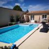 Grande maison ancienne au calme avec piscine