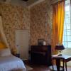 Chambre Jaune dans un château