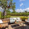 Ideal house for two families with pool and barbecue