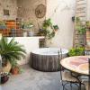 Maison atypique, grande terrasse avec jacuzzi