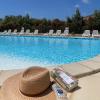 Appartement avec terrasse et piscine Le Baptistou