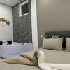 Suite GOLD by L Amaryllis I Jacuzzi & Sauna privé I Centre Béziers Arrivée autonome