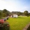Piscina climatizada y cubierta 365 dias en Casa Rural con Encanto El Puentuco una de las casas mas valoradas de Cantabria