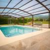 Piscina climatizada y cubierta 365 dias en Casa Rural con Encanto El Puentuco una de las casas mas valoradas de Cantabria