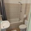 Chez Yves , 200 m du canal , 7 min de Golfech , parking privé et gratuit , rangement vélo fermés