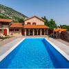 Villa Castra