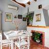 Villa Mari - con piscina privada y jardin en Calan Porter
