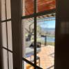 Una casita en el campo dentro de la ciudad