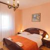 Apartment and Rooms Toka