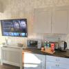 Beautifully decorated, elegant apartment near town - Pass the Keys