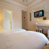 Hostal Adria Santa Ana