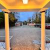 All Seasons Gatwick Guest House & Parking