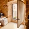 Hydria Guest House Art Gallery Dimora d artista con terrazza e vasca idromassaggio nel cuore del borgo antico Artists Home with terrace and jacuzzi in the heart of the old town
