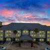 Platinum Inn & Suites Webster