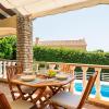 Villa Mari - con piscina privada y jardin en Calan Porter