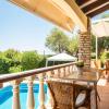 Villa Mari - con piscina privada y jardin en Calan Porter