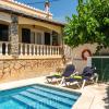 Villa Mari - con piscina privada y jardin en Calan Porter