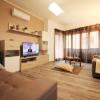 Eur Bright Spacious Terraced Apartment with private parking only for Small Cars